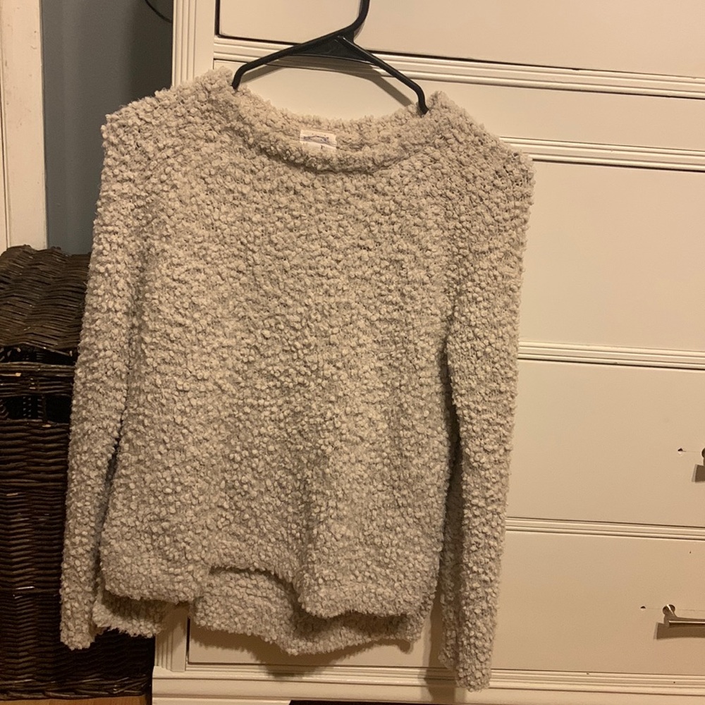 Creme sweater, good condition, barely been worn.
